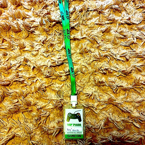 It come wit out the name - Picture 1 of 1